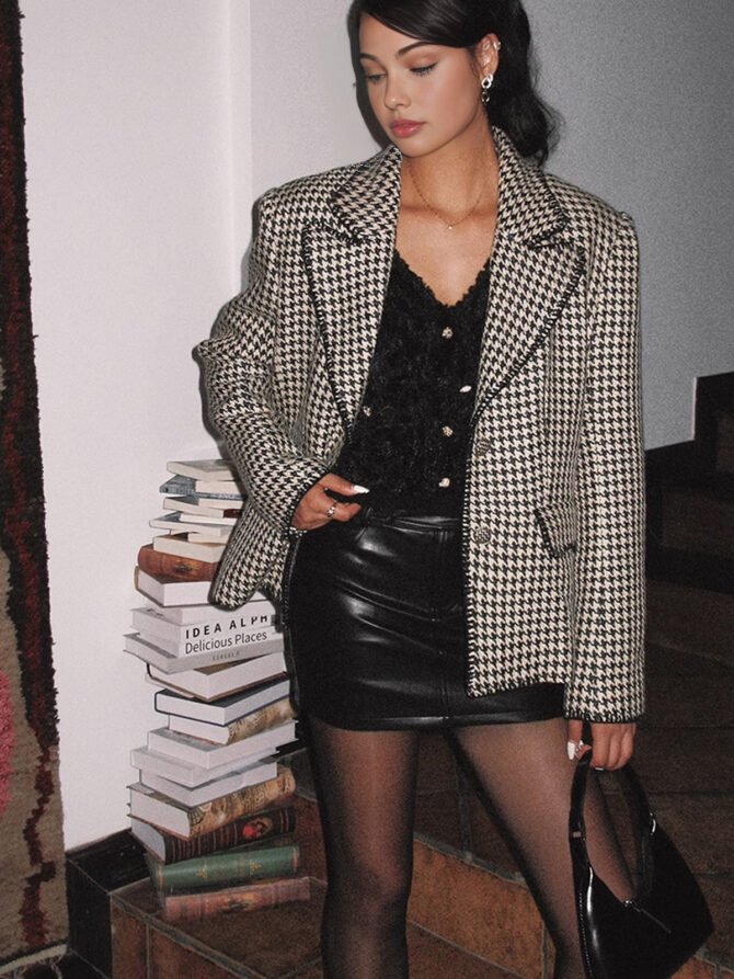 Retro Lapel Button Blazer - Image 5